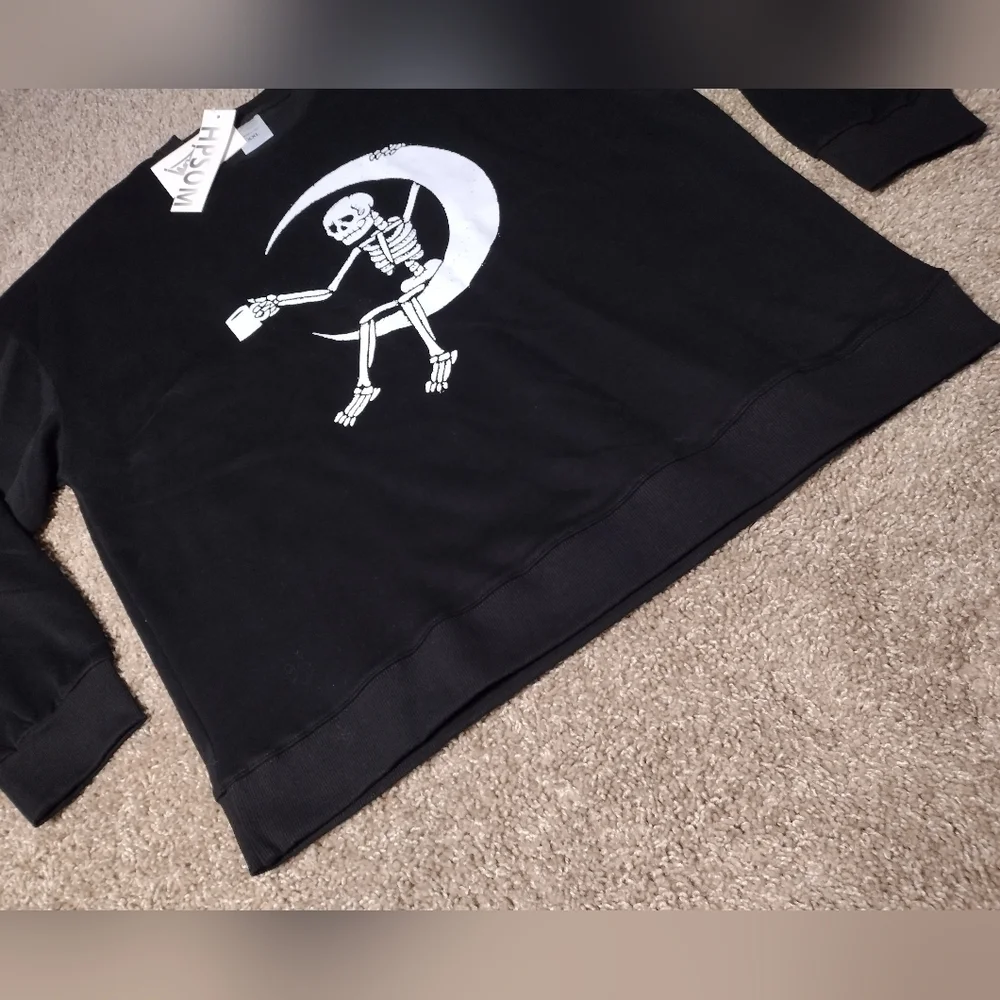 Black Skeleton Graphic Sweater - Picture 3 of 10